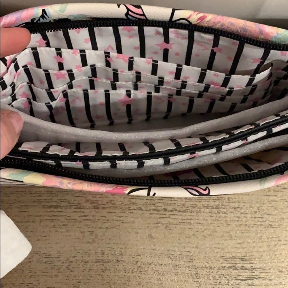 🎉last price 🎉Unicorn Wristlet zipper clutch - Picture 6 of 10